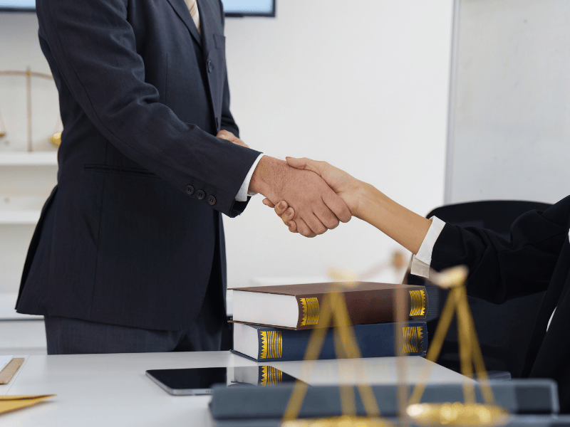 Abogado asesor Abogado asesorando empresa