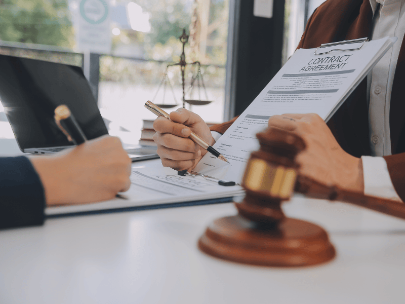 Asistencia en demanda Imagen de abogado asistiendo en demanda